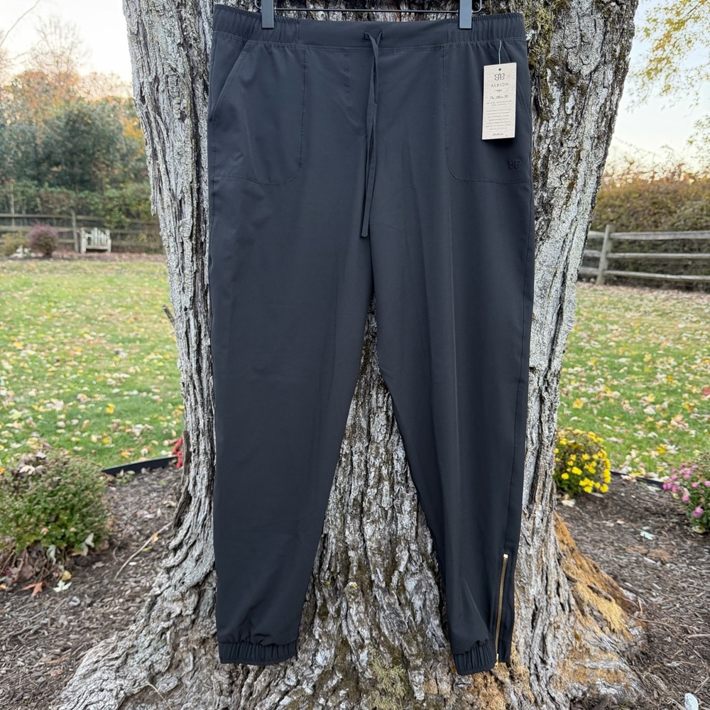 Women's Albion Fit Jetsetters Jogger Pants Black Size Large NWT